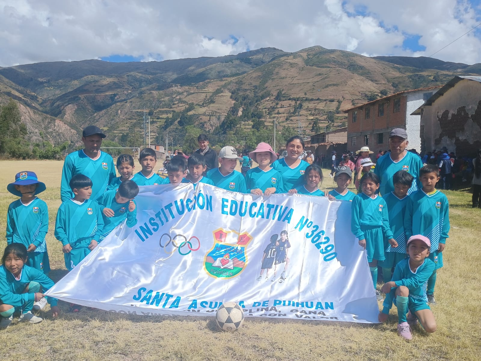 "Todo un equipo"  La Institución Educativa N° 36290